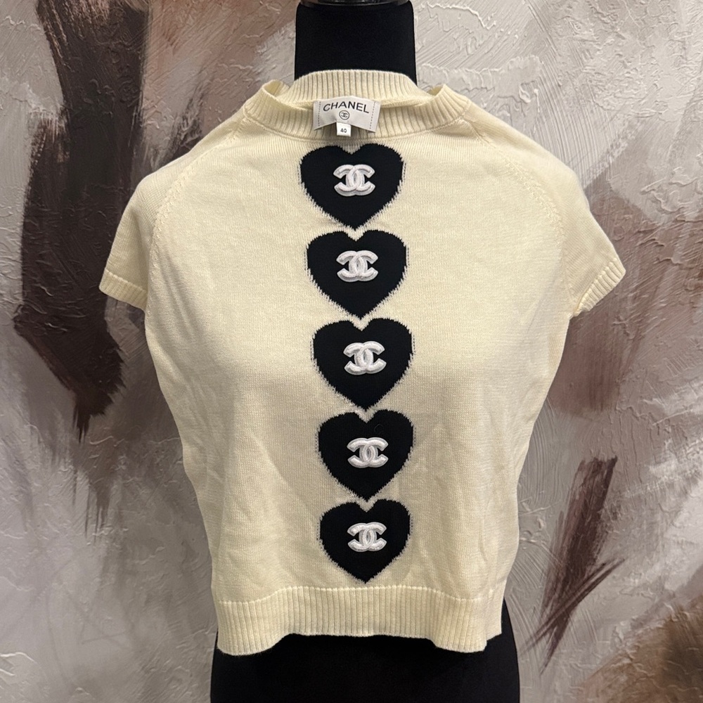 CHANEL Cream Knit Crop Top with Black Heart CC Motifs